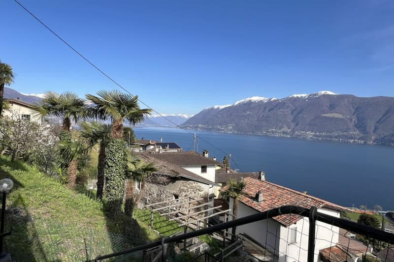 Grande casa di paese con vista lag, giardino e parcheggio (64)
