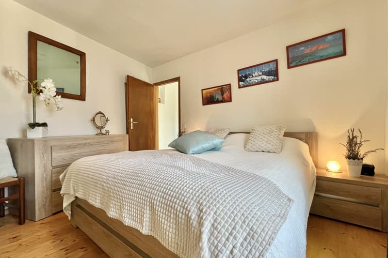 Grande casa di paese con vista lag, giardino e parcheggio (32)