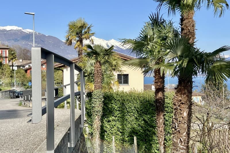Grande casa di paese con vista lag, giardino e parcheggio (62)