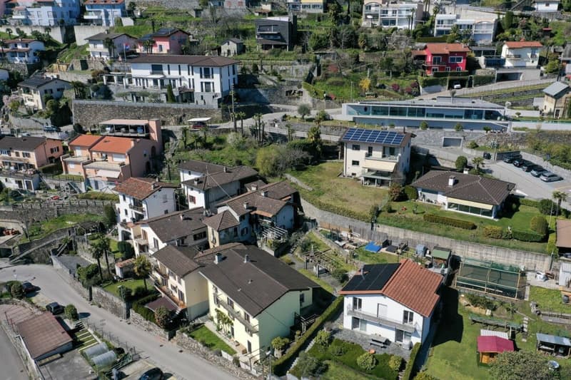 Grande casa di paese con vista lag, giardino e parcheggio (66)