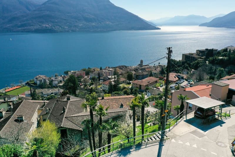 Grande casa di paese con vista lag, giardino e parcheggio (18)
