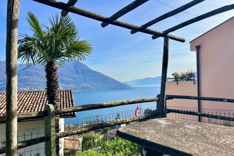 Grande casa di paese con vista lag, giardino e parcheggio (14)