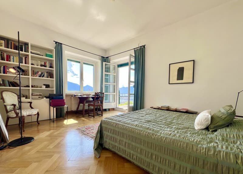 Herrschaftliche Villa mit grossem Grundstück und 180° Seesicht (37)