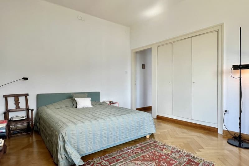 Herrschaftliche Villa mit grossem Grundstück und 180° Seesicht (34)