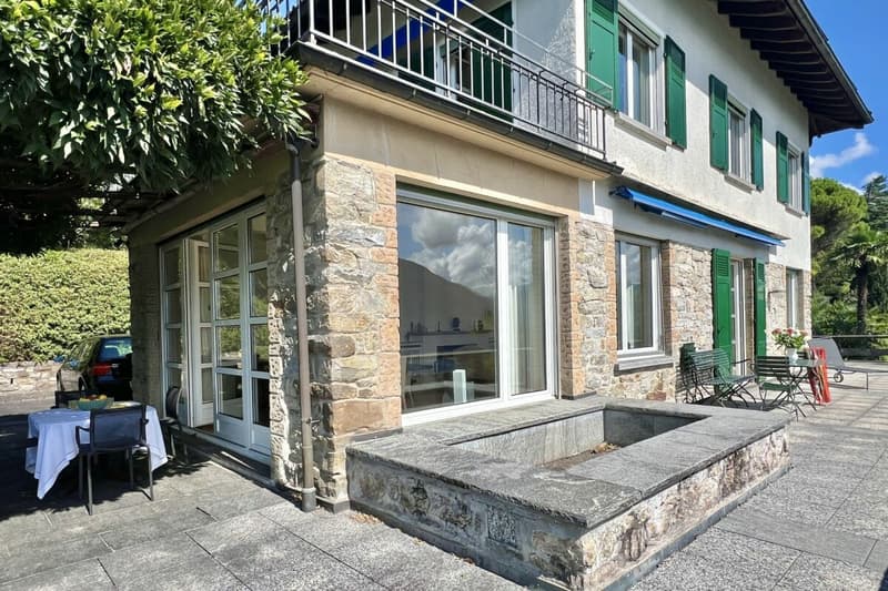 Herrschaftliche Villa mit grossem Grundstück und 180° Seesicht (11)