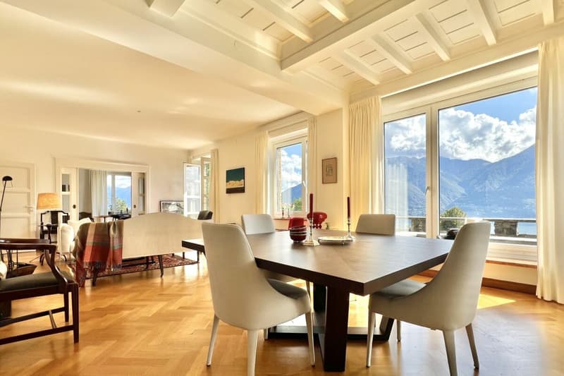 Herrschaftliche Villa mit grossem Grundstück und 180° Seesicht (16)