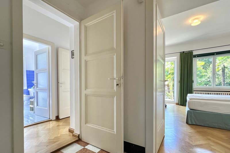Herrschaftliche Villa mit grossem Grundstück und 180° Seesicht (27)