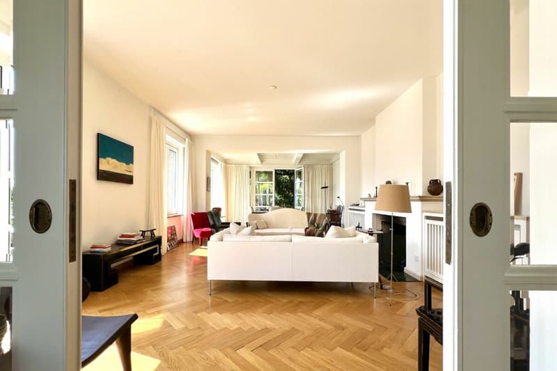 Herrschaftliche Villa mit grossem Grundstück und 180° Seesicht (22)
