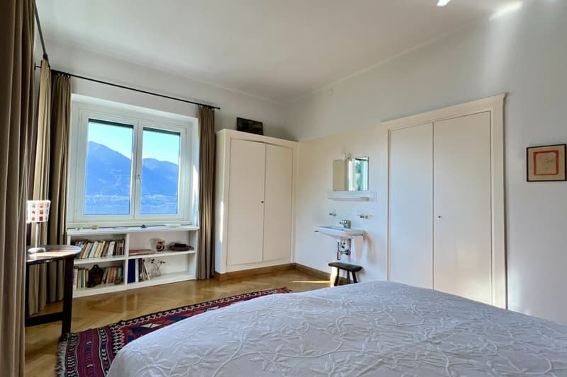 Herrschaftliche Villa mit grossem Grundstück und 180° Seesicht (35)