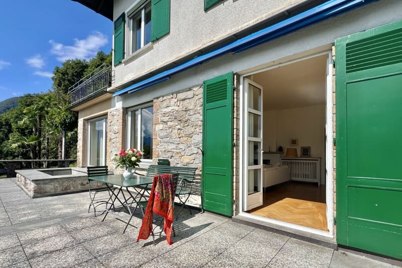 Herrschaftliche Villa mit grossem Grundstück und 180° Seesicht (7)