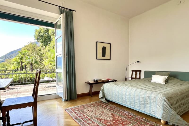 Herrschaftliche Villa mit grossem Grundstück und 180° Seesicht (38)