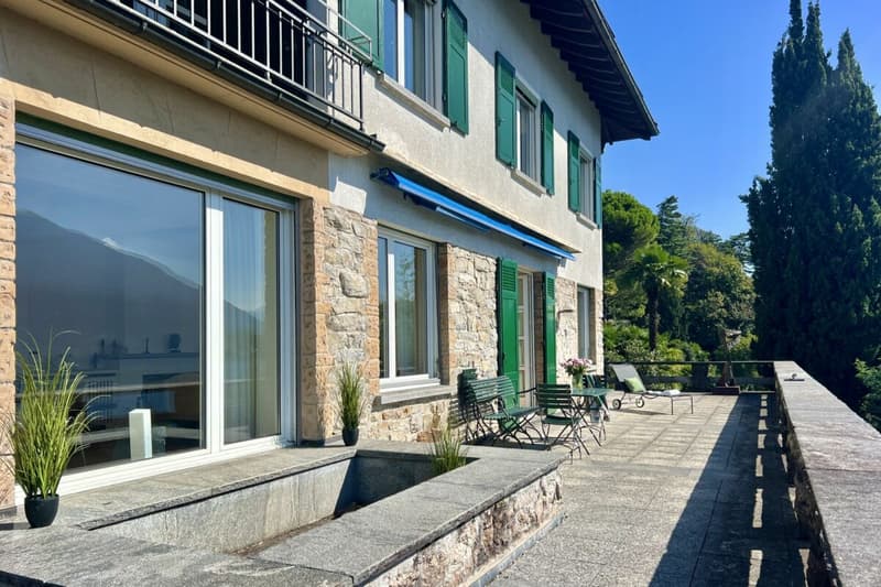 Herrschaftliche Villa mit grossem Grundstück und 180° Seesicht (44)