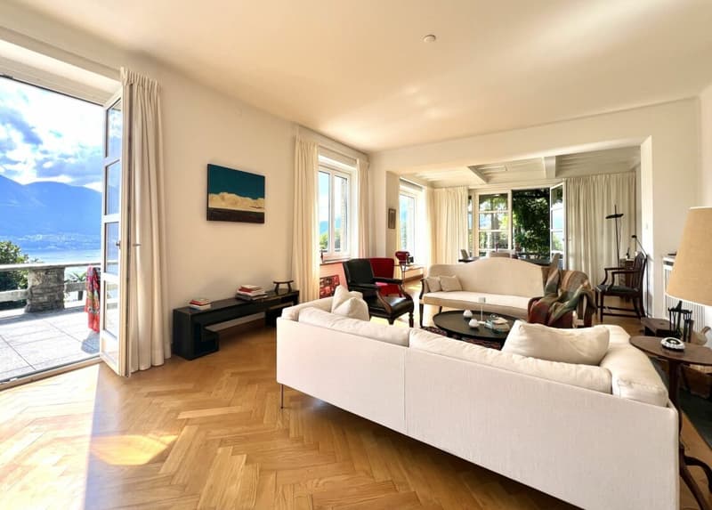 Herrschaftliche Villa mit grossem Grundstück und 180° Seesicht (4)