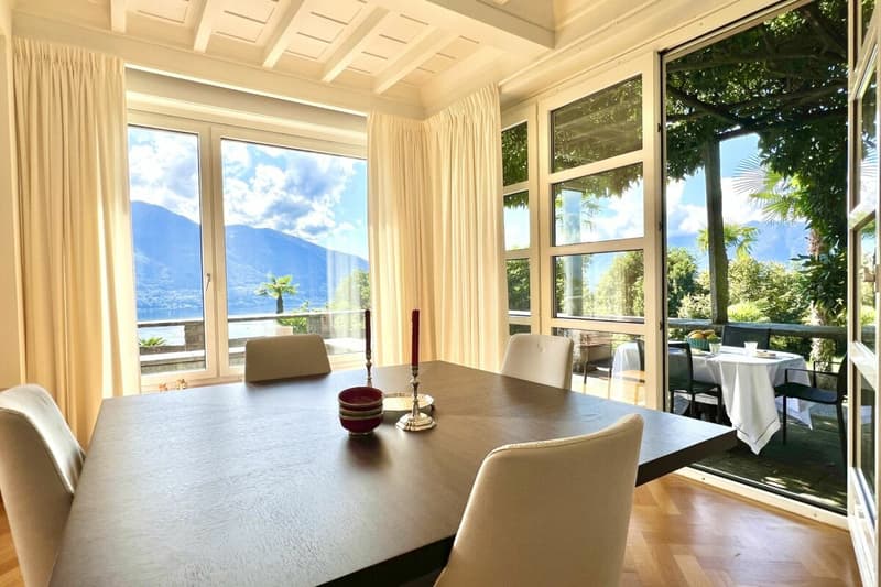 Herrschaftliche Villa mit grossem Grundstück und 180° Seesicht (9)