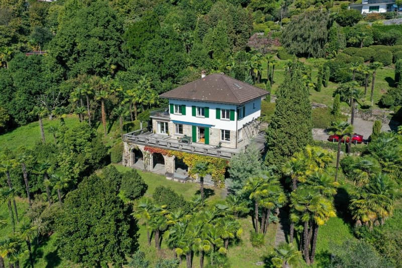 Herrschaftliche Villa mit grossem Grundstück und 180° Seesicht (60)