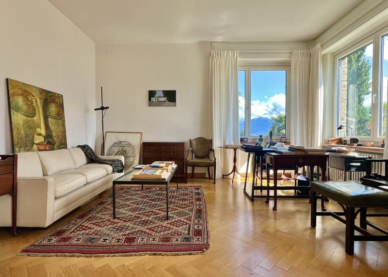 Herrschaftliche Villa mit grossem Grundstück und 180° Seesicht (19)