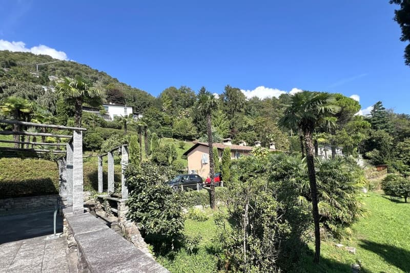 Herrschaftliche Villa mit grossem Grundstück und 180° Seesicht (59)