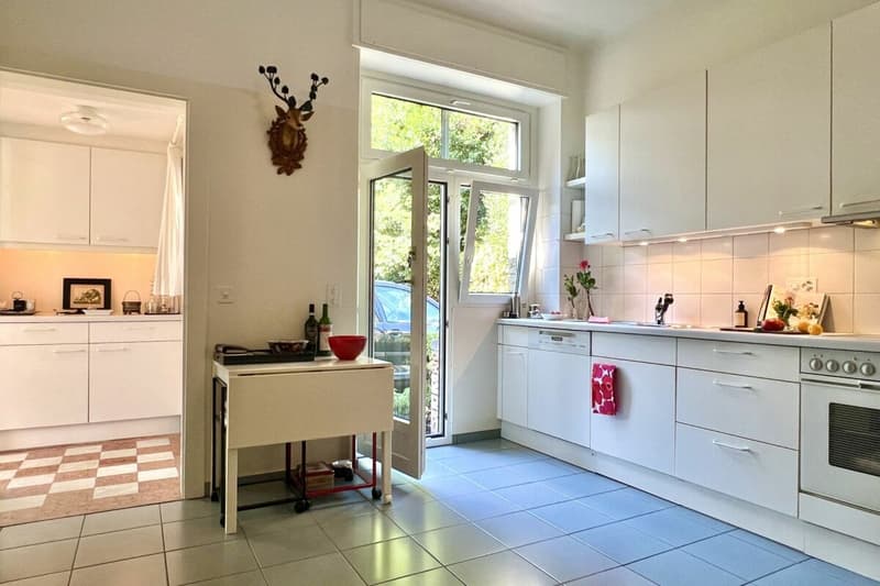 Herrschaftliche Villa mit grossem Grundstück und 180° Seesicht (24)