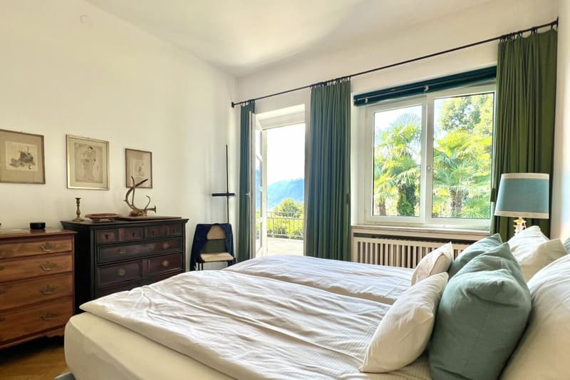 Herrschaftliche Villa mit grossem Grundstück und 180° Seesicht (28)