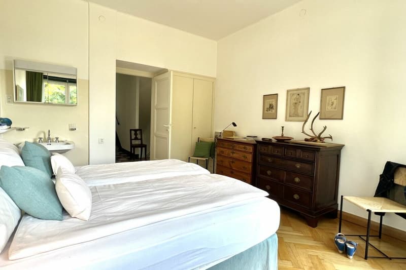 Herrschaftliche Villa mit grossem Grundstück und 180° Seesicht (30)
