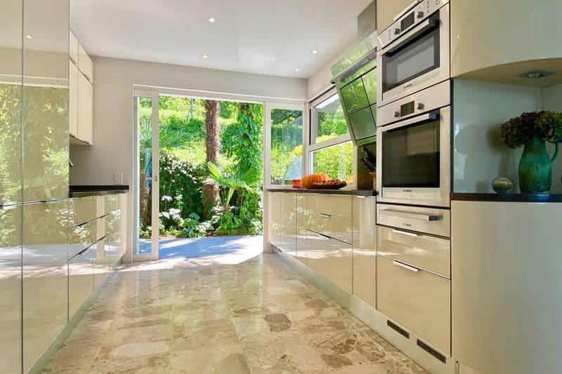 Exklusive Villa mit atemberaubender 180°-Seepanoramasicht und absoluter Privatsphäre (3)