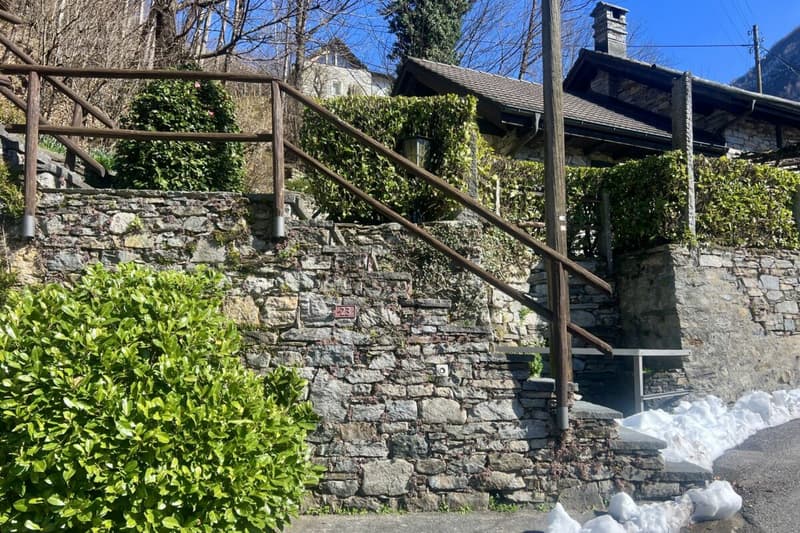 Charmantes Rustico mit grossem Grundstück und schöner Seesicht (38)