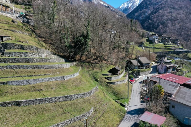 Charmantes Rustico mit grossem Grundstück und schöner Seesicht (32)