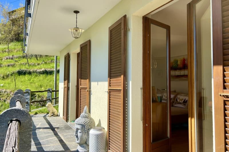Belle maison unifamiliale dans un endroit ensoleillé avec un grand jardin, vignoble privé et ascenseur (29)