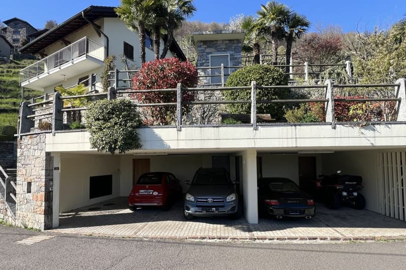 Belle maison unifamiliale dans un endroit ensoleillé avec un grand jardin, vignoble privé et ascenseur (67)