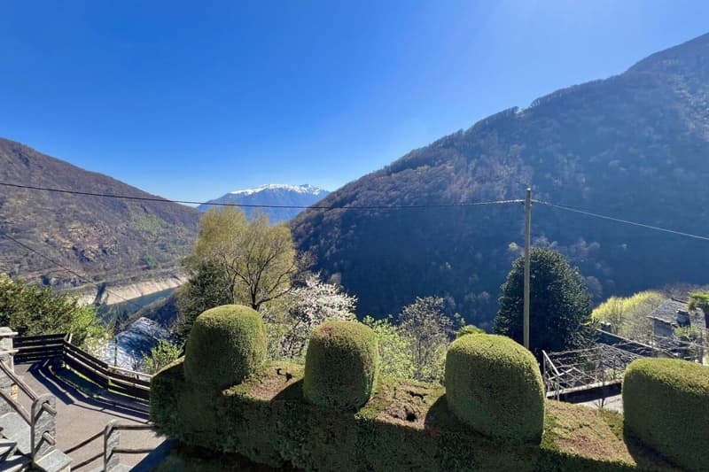 Belle maison unifamiliale dans un endroit ensoleillé avec un grand jardin, vignoble privé et ascenseur (60)