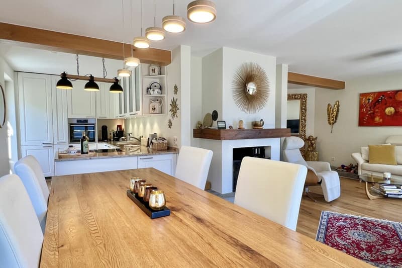 Belle maison unifamiliale dans un endroit ensoleillé avec un grand jardin, vignoble privé et ascenseur (9)