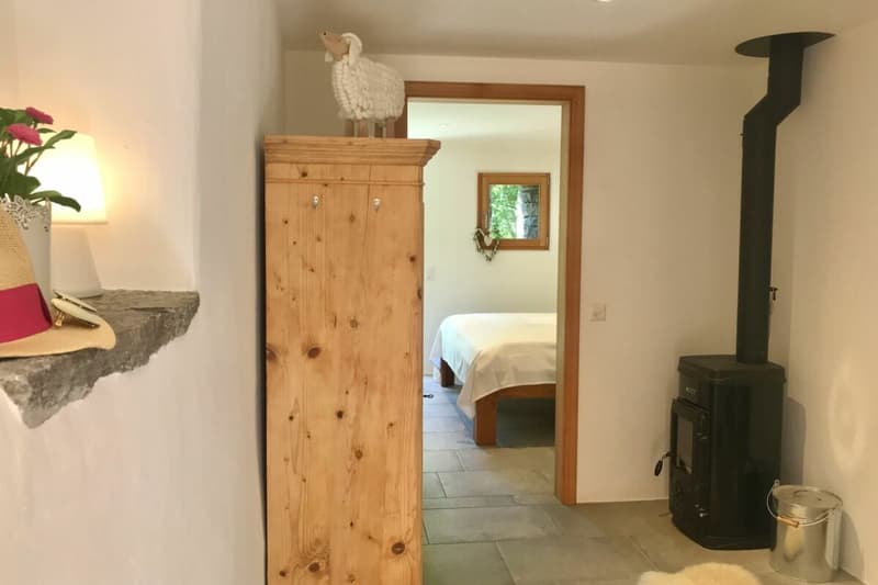 Maison de pierre charmante au milieu du vert (19)
