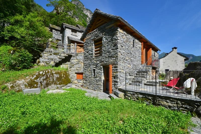 Maison de pierre charmante au milieu du vert (22)