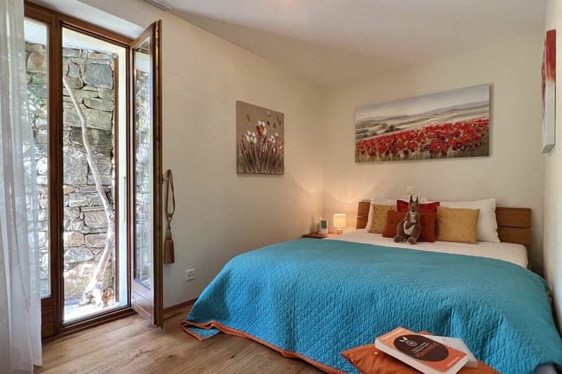 Belle maison unifamiliale dans un endroit ensoleillé avec un grand jardin, vignoble privé et ascenseur (36)