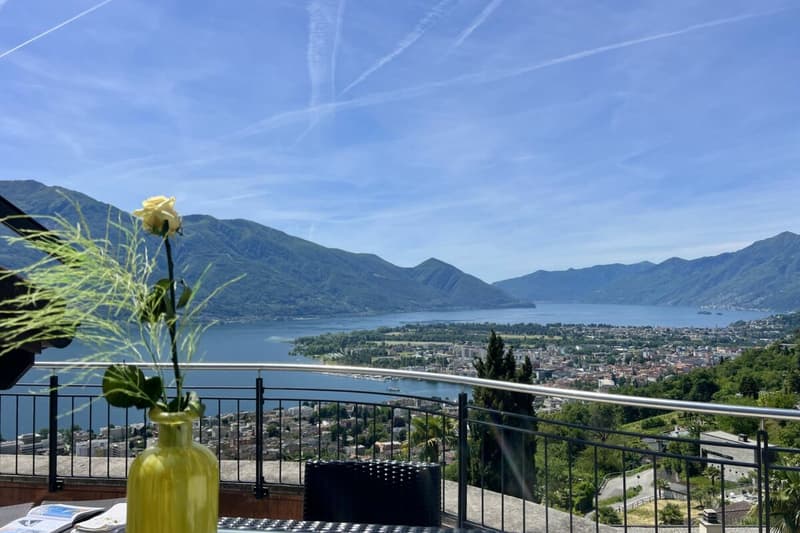 POSIZIONE PRIVILEGIATA con vista a 180° sul lago - Appartamento esclusivo con zona ospiti separata (30)