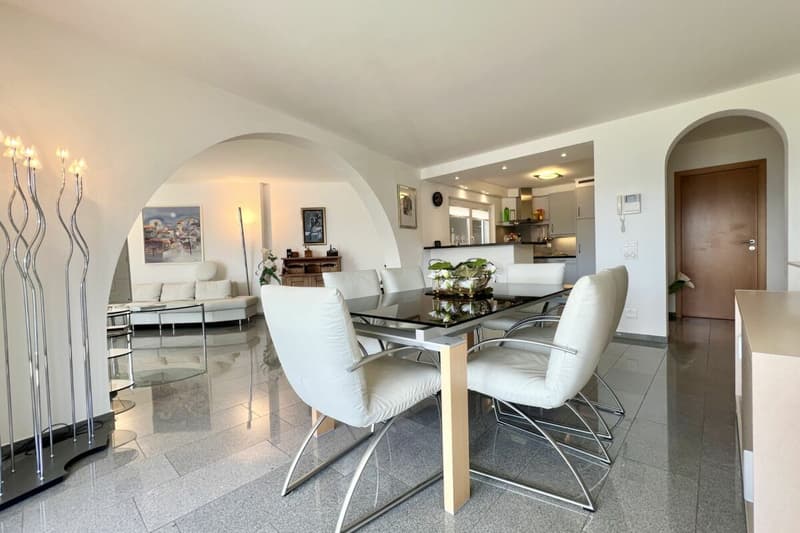 POSIZIONE PRIVILEGIATA con vista a 180° sul lago - Appartamento esclusivo con zona ospiti separata (8)