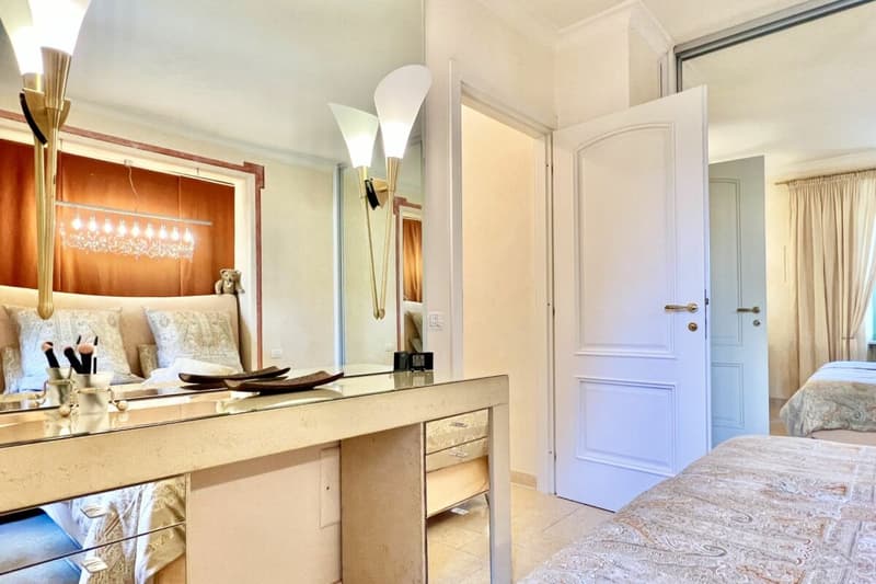 ITALY / Lake di Lugano - Two-bedroom duplex residence with panoramic views over Lake Lugano (39)