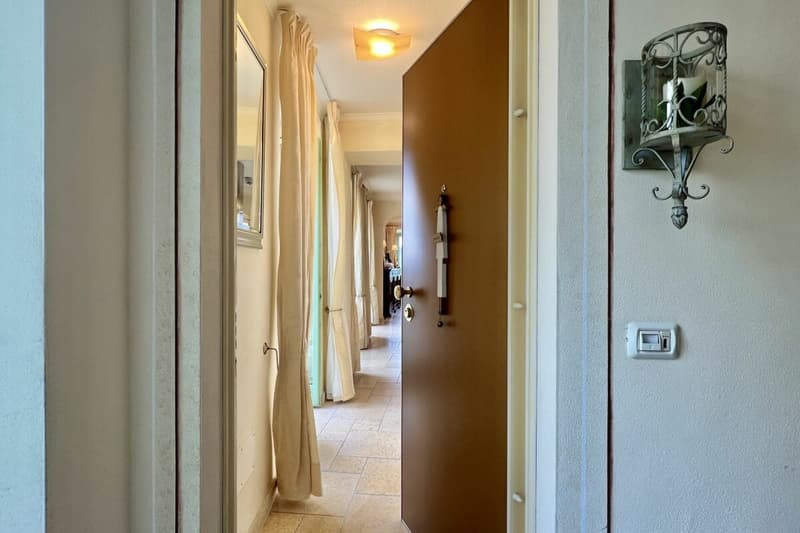 ITALY / Lake di Lugano - Two-bedroom duplex residence with panoramic views over Lake Lugano (42)