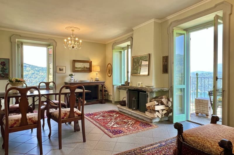 A spacious two-room flat in a refurbished building, situated in a beautiful, sunny location in Viconago-Cadegliano (8)