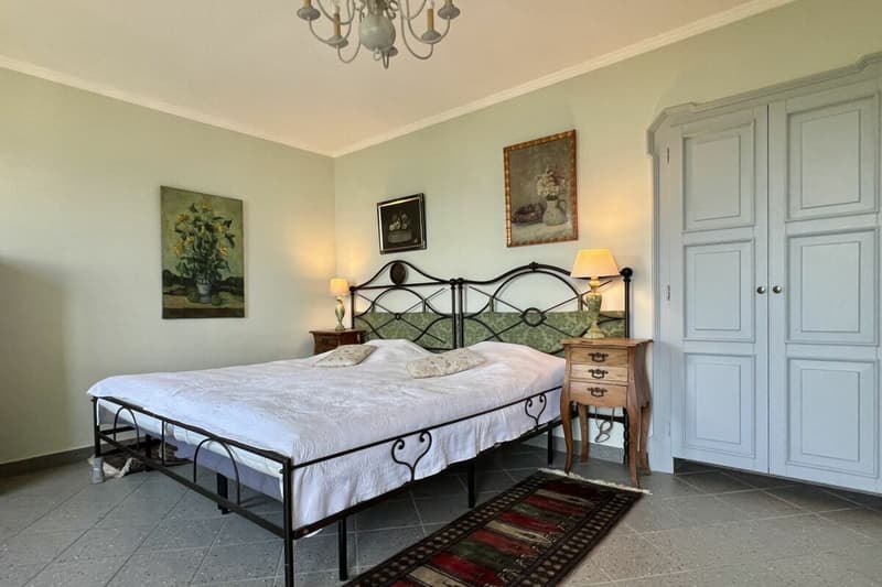 A spacious two-room flat in a refurbished building, situated in a beautiful, sunny location in Viconago-Cadegliano (16)