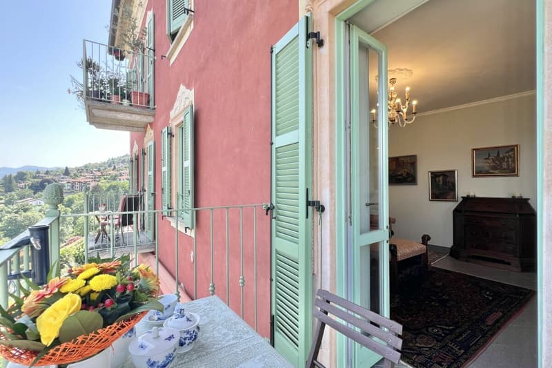 A spacious two-room flat in a refurbished building, situated in a beautiful, sunny location in Viconago-Cadegliano (12)