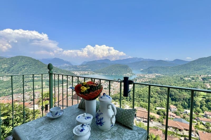 A spacious two-room flat in a refurbished building, situated in a beautiful, sunny location in Viconago-Cadegliano (1)