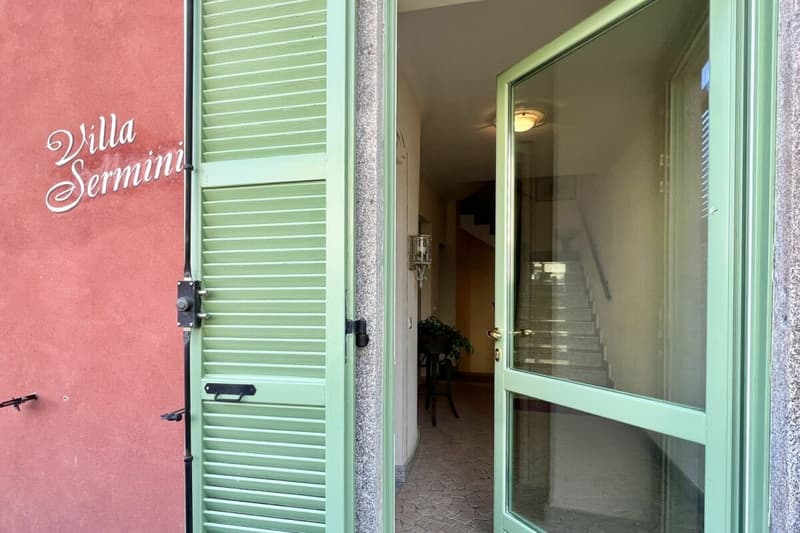 A spacious two-room flat in a refurbished building, situated in a beautiful, sunny location in Viconago-Cadegliano (32)