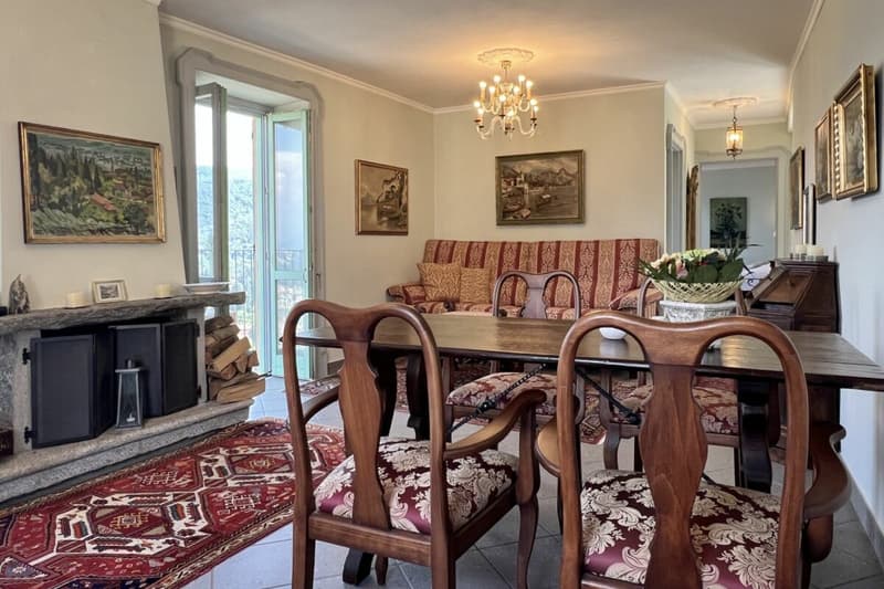 A spacious two-room flat in a refurbished building, situated in a beautiful, sunny location in Viconago-Cadegliano (13)