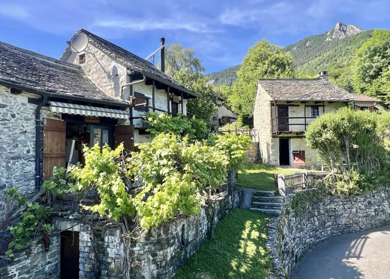 Charming Rustico Ensemble in a beautiful sunny location (31)