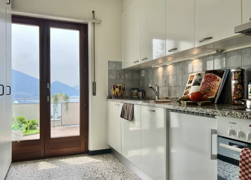 Appartamento 4,5 camere ?con vista lago 180°, ampia terrazza soleggiata e giardino privato (7)