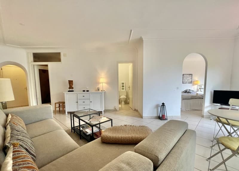 Appartement de vacances élégant avec grande terrasse, piscine communautaire et accès direct au lac (5)