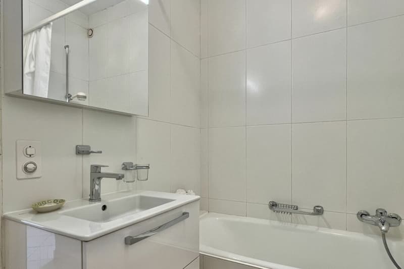Appartement de vacances élégant avec grande terrasse, piscine communautaire et accès direct au lac (19)