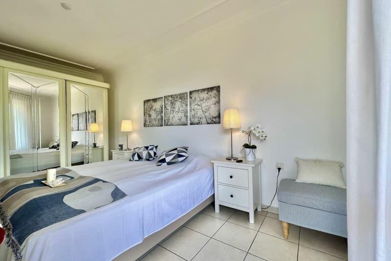 Appartement de vacances élégant avec grande terrasse, piscine communautaire et accès direct au lac (6)