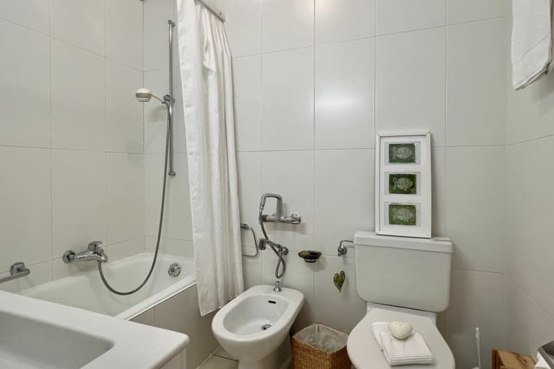 Appartement de vacances élégant avec grande terrasse, piscine communautaire et accès direct au lac (18)
